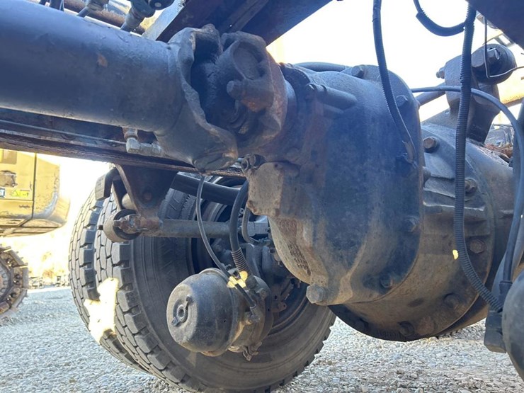 2001-mack-ch613-image-52