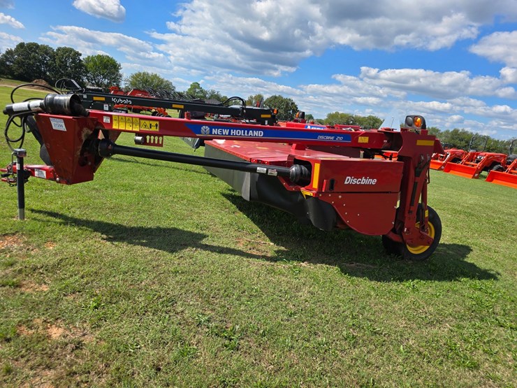 2022-new-holland-210-image-26