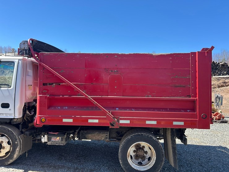 2005-isuzu-nqr-image-14