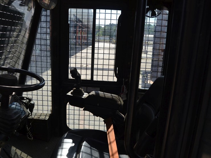 taylor-model-xh360l-dual-wheel-forklift-w/-side-shift-w/-fork-positioner-w/-cummins-engine-w/-enclosed-cab-sn#smk40209--9,787-hours-image-5