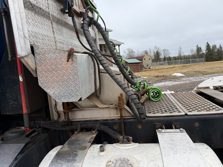 2020-kenworth-t800-image-39