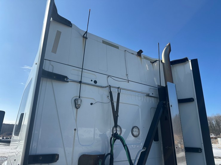 2017-international-lt-image-16