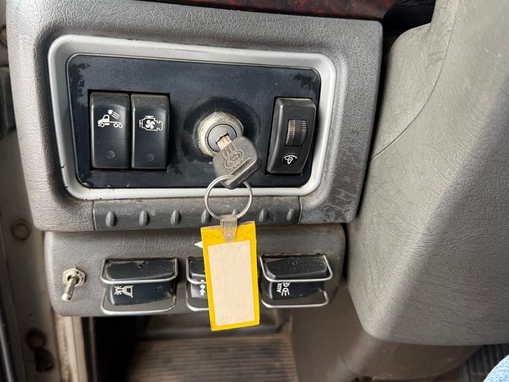 2011-kenworth-t800-image-70