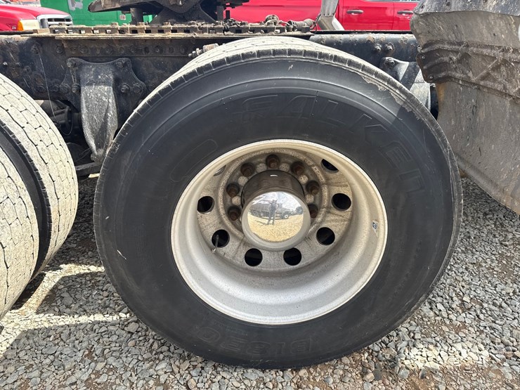 2018-freightliner-122sd-image-79