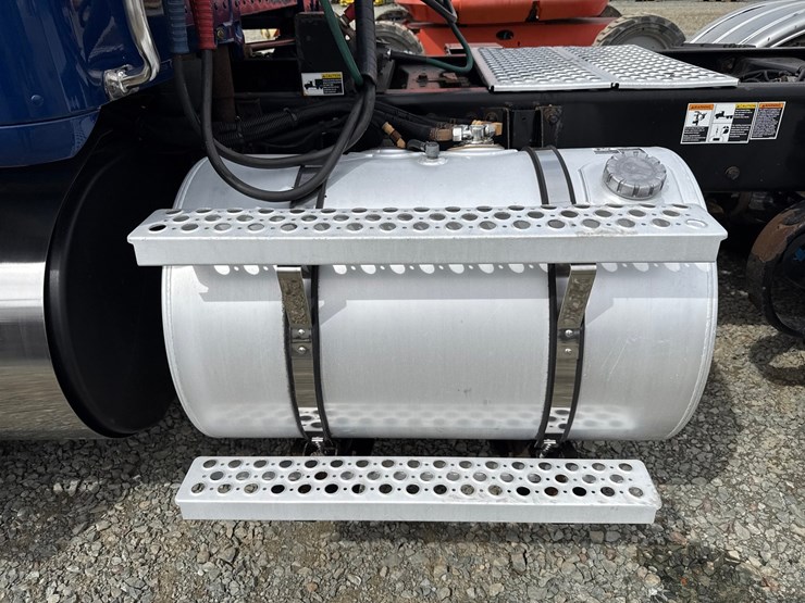 2019-kenworth-t680-image-32