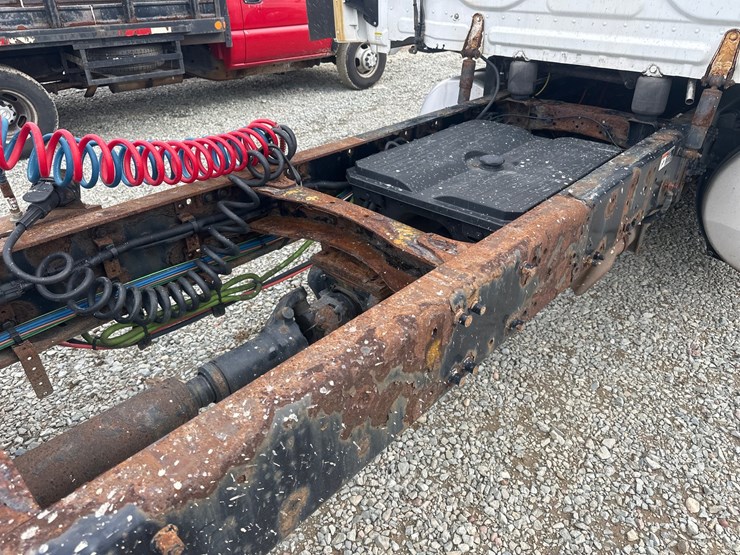 2017-massey-ferguson-8-image-25