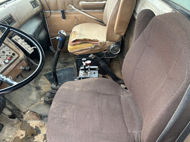 1997-ford-lt8000-image-38