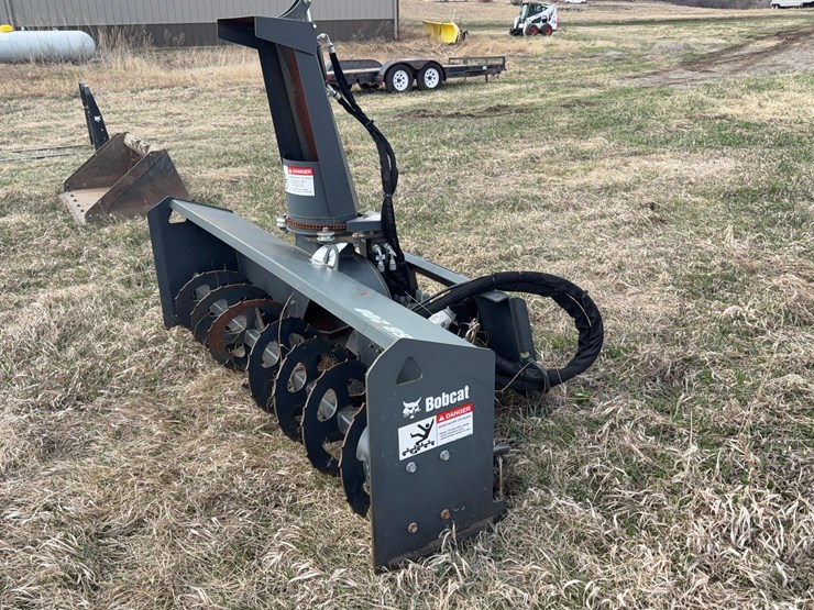 2021-bobcat-sb200-snowblower-image-1