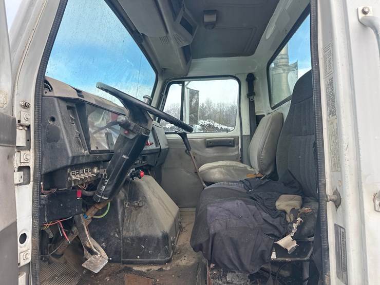 1995-international-8100-image-50