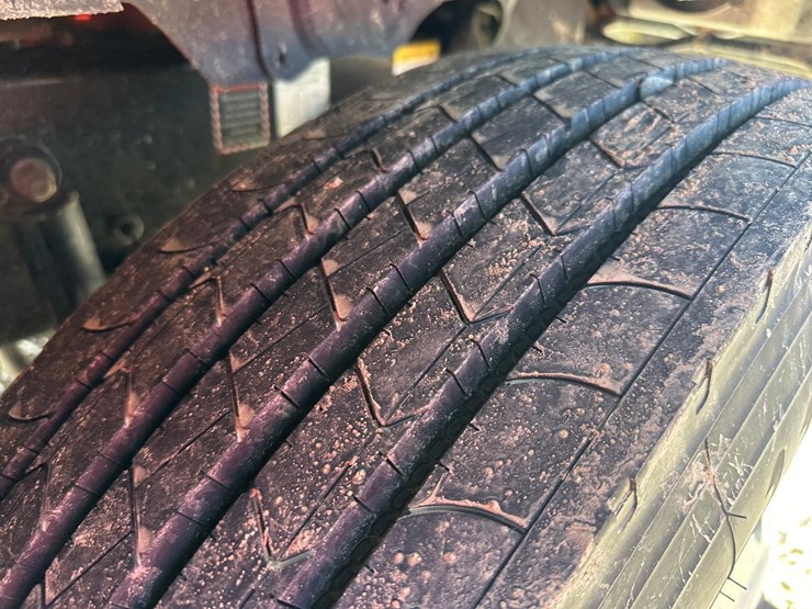 2014-massey-ferguson-8-image-66