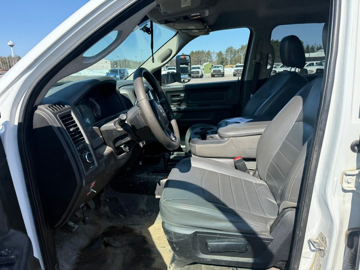 #2048-•-2013-ram-5500-heavy-duty-service-truck-image-39