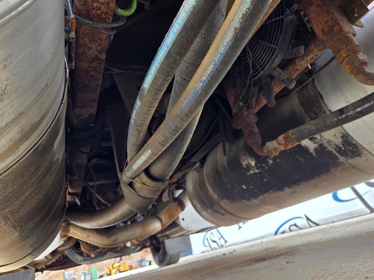 2002-peterbilt-379-image-45