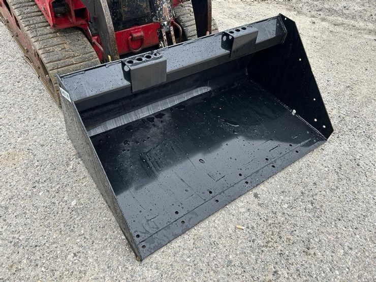 44"-gp-bucket-for-toro-dingo-image-3