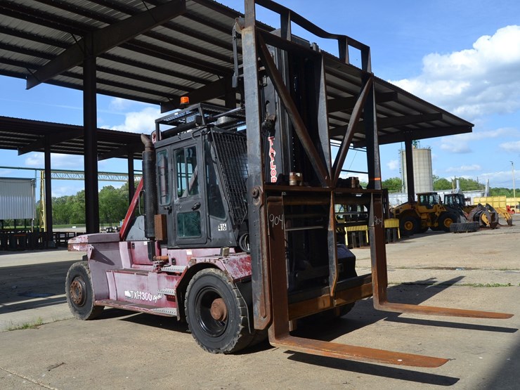 taylor-model-txh300l-dual-wheel-forklift-w/-side-shift-w/-fork-positioner-w/-cummins-engine-w/-enclosed-cab-sn#sch37995--33,641-hours-image-2