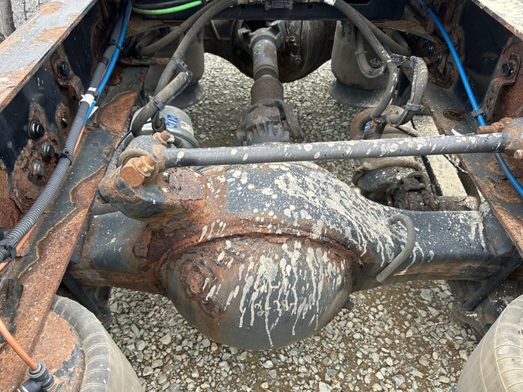 2017-massey-ferguson-8-image-19