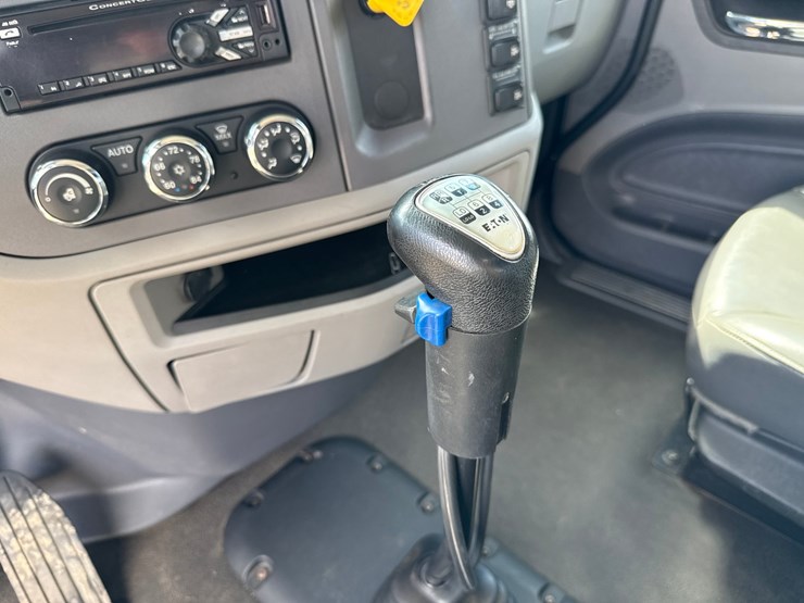 2016-massey-ferguson-8-image-71