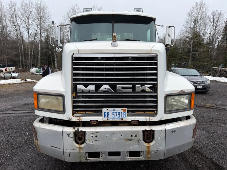 1996-mack-ch613-image-8
