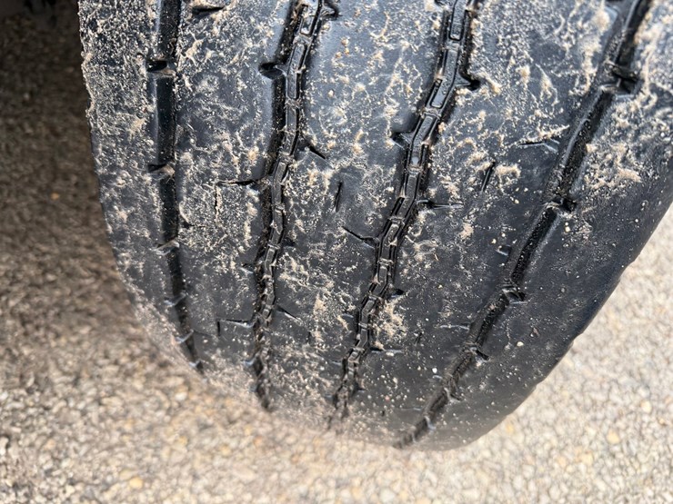 #1360-•-2019-peterbilt-pb520-side-load-garbage-truck-image-73