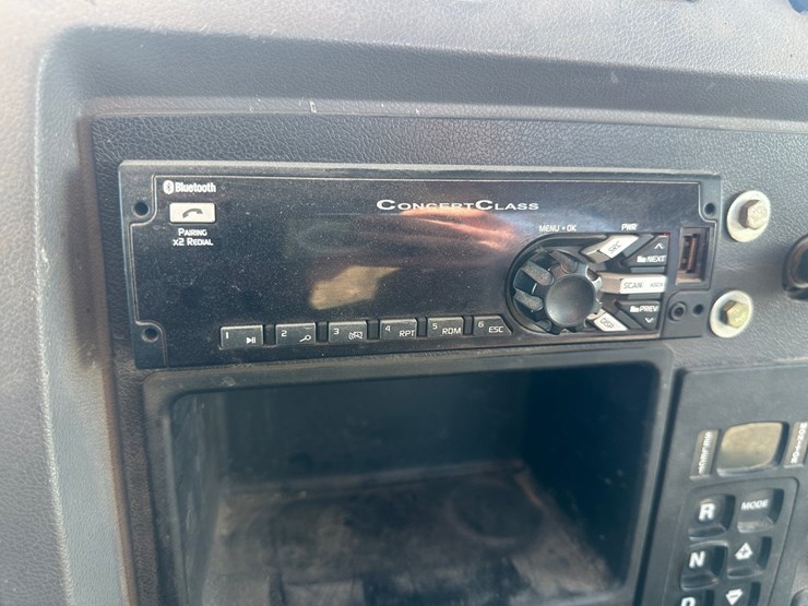 2015-peterbilt-337-image-32