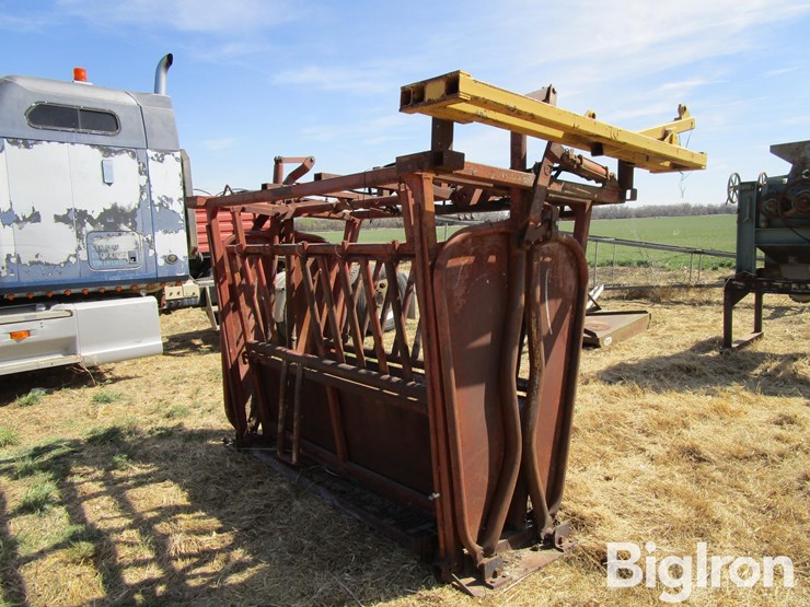 hydraulic-squeeze-chute-image-3
