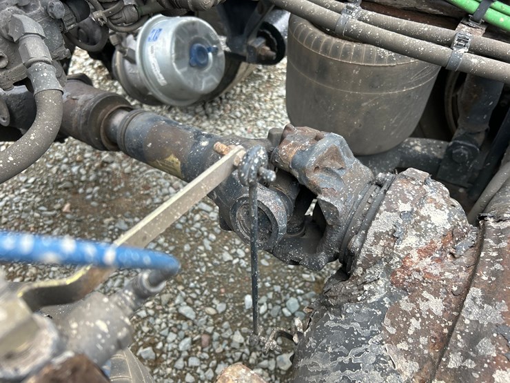 2017-massey-ferguson-8-image-26