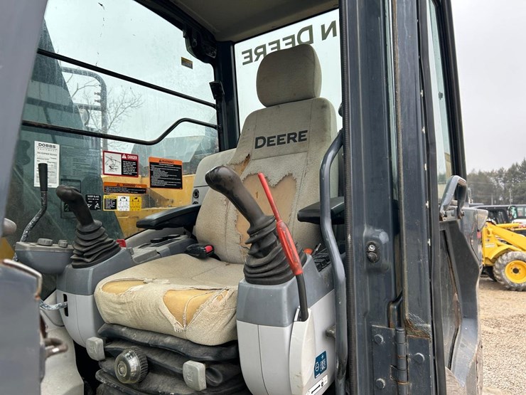 2020-deere-135g-image-22