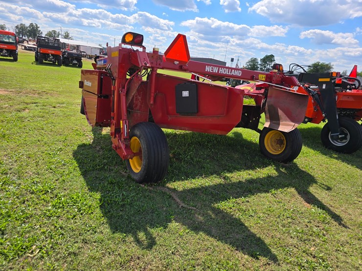 2022-new-holland-210-image-17