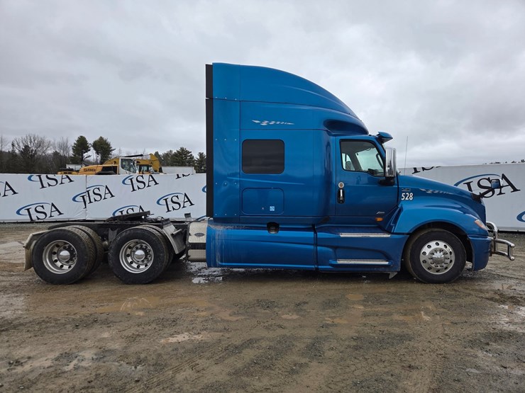 #2199-•-2020-international-a26-sleeper-cab-truck-tractor-image-6