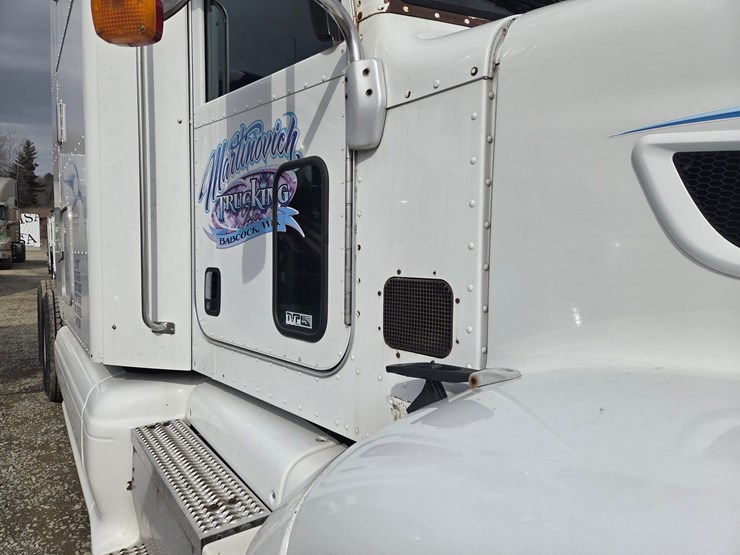 2007-peterbilt-579-image-14