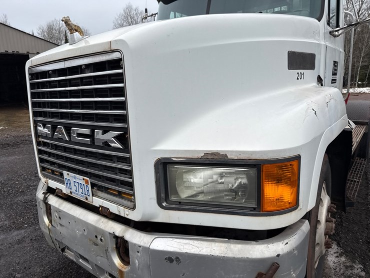 1996-mack-ch613-image-11