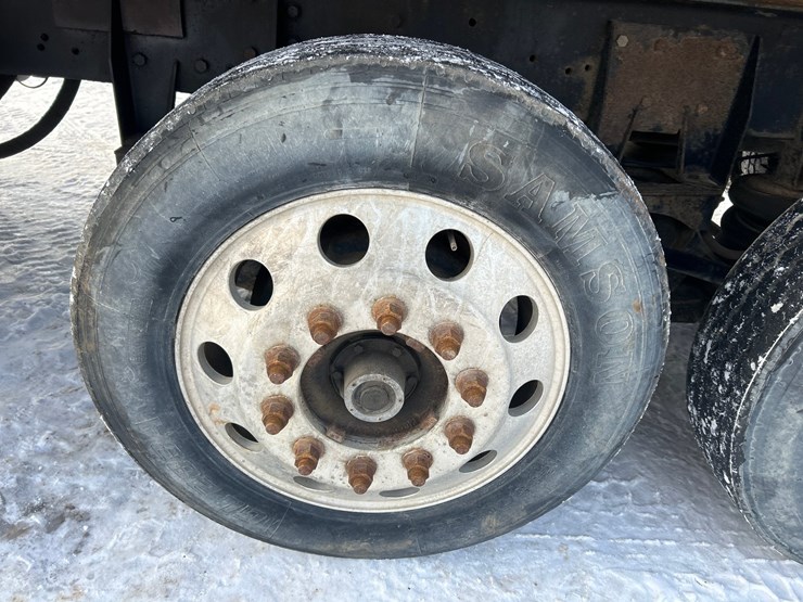 2005-international-7600-image-93