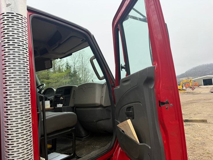 2012-international-7400-image-59