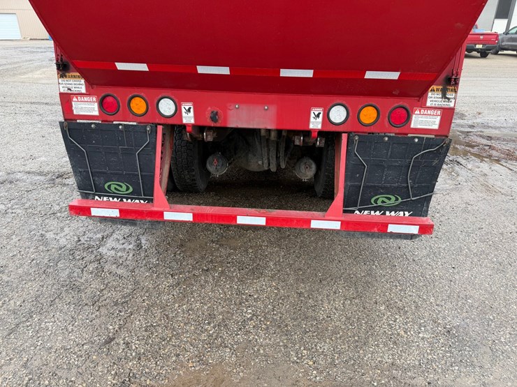 #1360-•-2019-peterbilt-pb520-side-load-garbage-truck-image-29