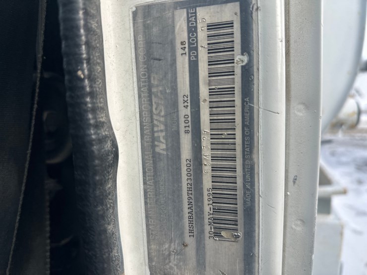 1995-international-8100-image-87