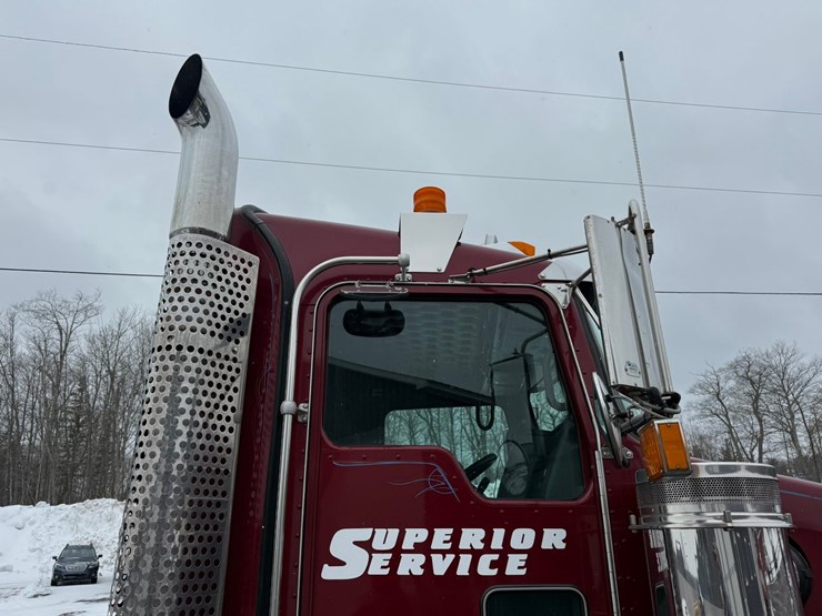 2011-kenworth-t800-image-30