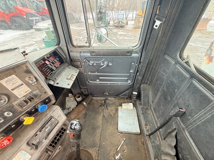 1999-mack-dm690-image-68