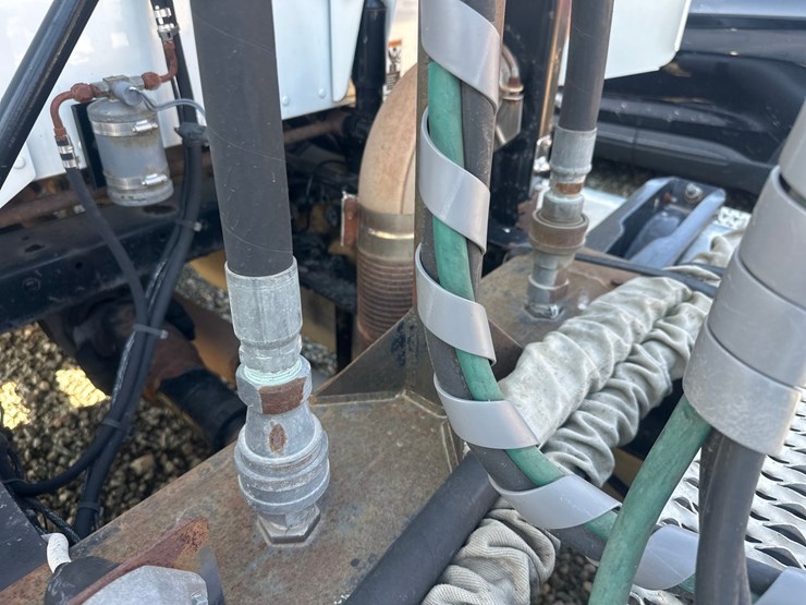 2013-peterbilt-365-image-19