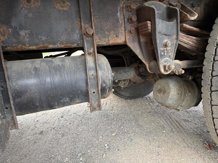 2003-peterbilt-330-image-43