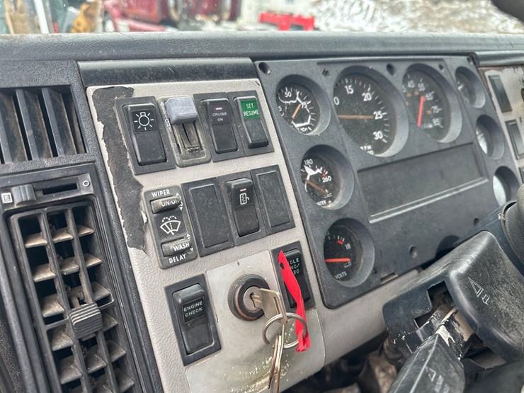 1998-massey-ferguson-8-image-42