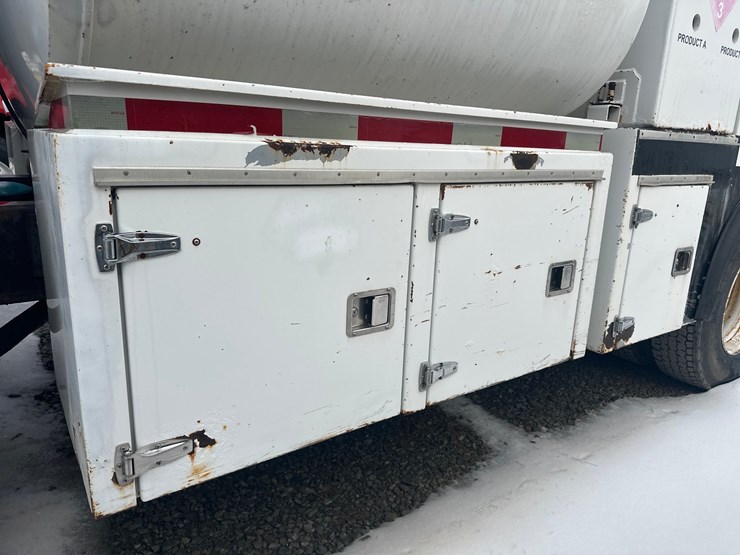 1995-international-8100-image-18