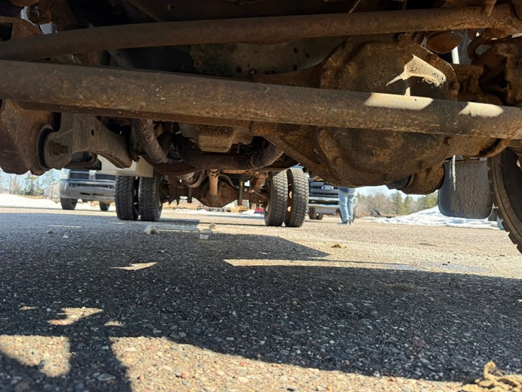 2011-ford-f550-xl-image-22