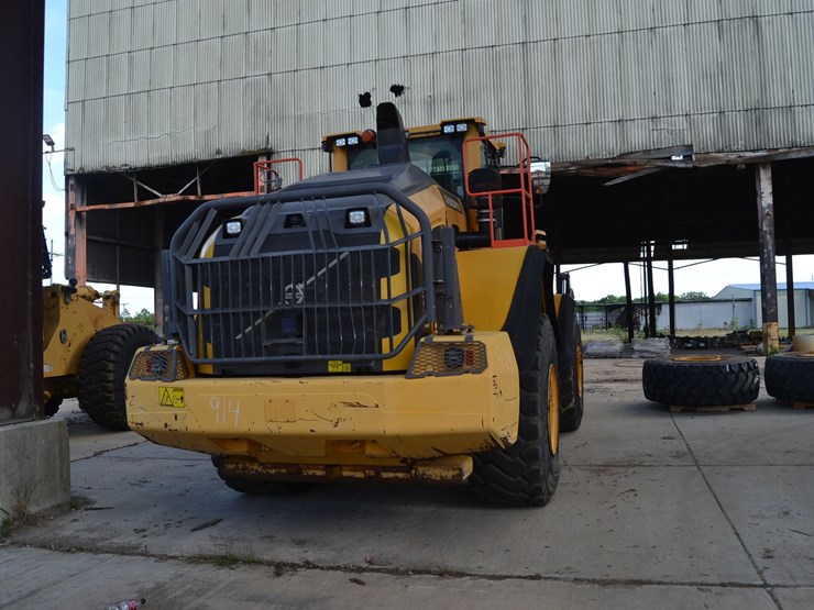 volvo-180h-articulating-wheel-loader-w/-enclosed-cab-w/-heat-&-air-w/-log-forks-w/-double-hold-down-w/-26.5xr25-rub-sn#vcel180hv00004828-image-6
