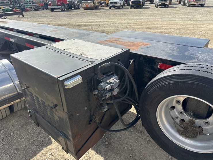 2010-massey-ferguson-8-image-26