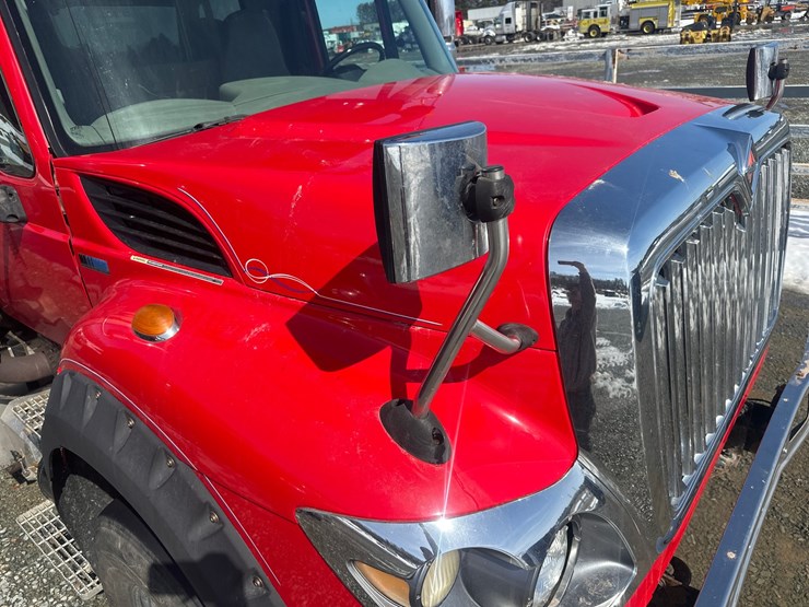 2012-international-7600-image-11