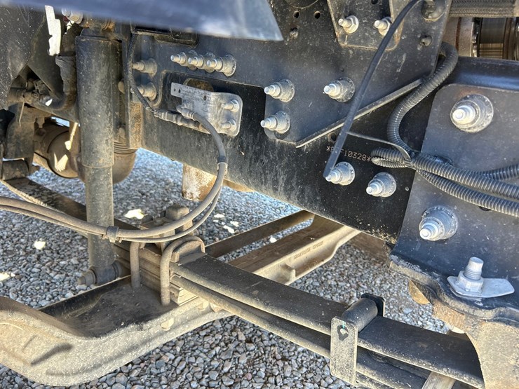 2023-ford-f750-image-38