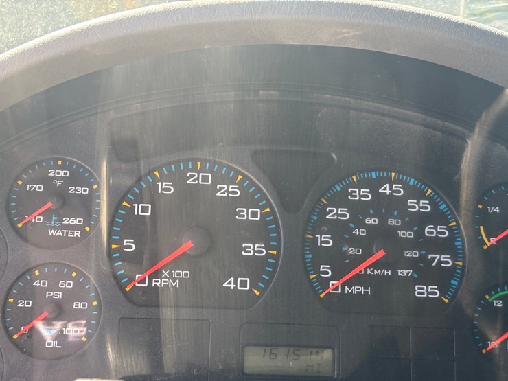 2006-international-7600-image-45