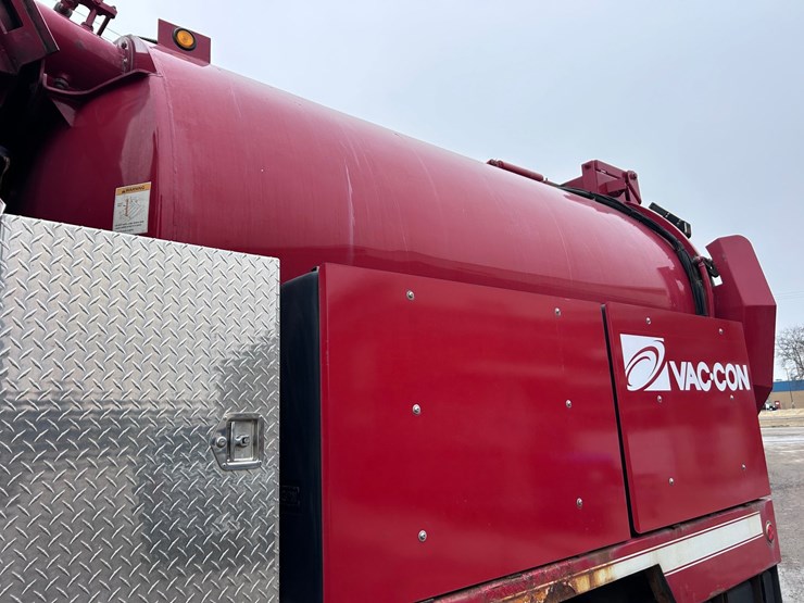 #1690-•-2013-international-7500-6x4-hydro-excavation-truck-image-20