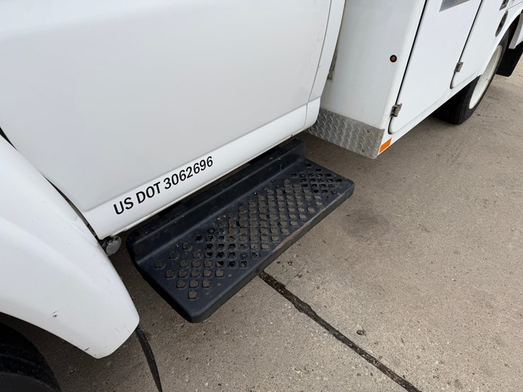 #1048-•-2009-gmc-c5500-specialty-service-truck-image-11