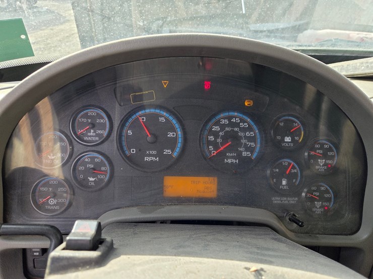 2012-international-7600-image-62