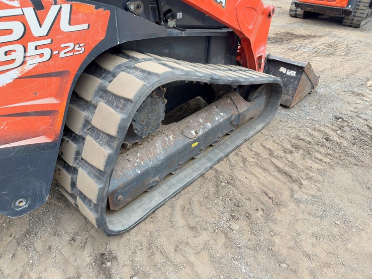 2020-kubota-svl95-2s-image-14